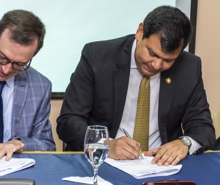 UTPL y Asamblea Nacional firman convenio de cooperación interinstitucional UTPL y Asamblea Nacional firman convenio de cooperación interinstitucional