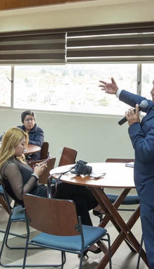 "Taller de Competencias Blandas" a cargo del coach Mgtr. José Antonio González y dirigido a los rectores y vicerrectores de los colegios de la ciudad de Loja. "Taller de Competencias Blandas" a cargo del coach Mgtr. José Antonio González y dirigido a los rectores y vicerrectores de los colegios de la ciudad de Loja.