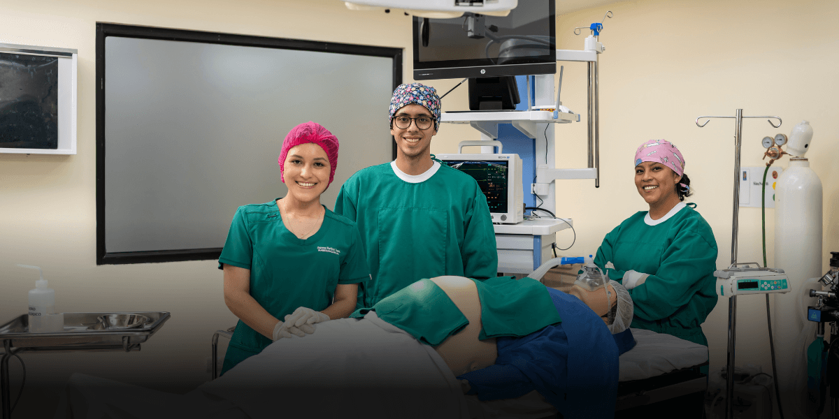 UTPL 23 años formando profesionales en Medicina