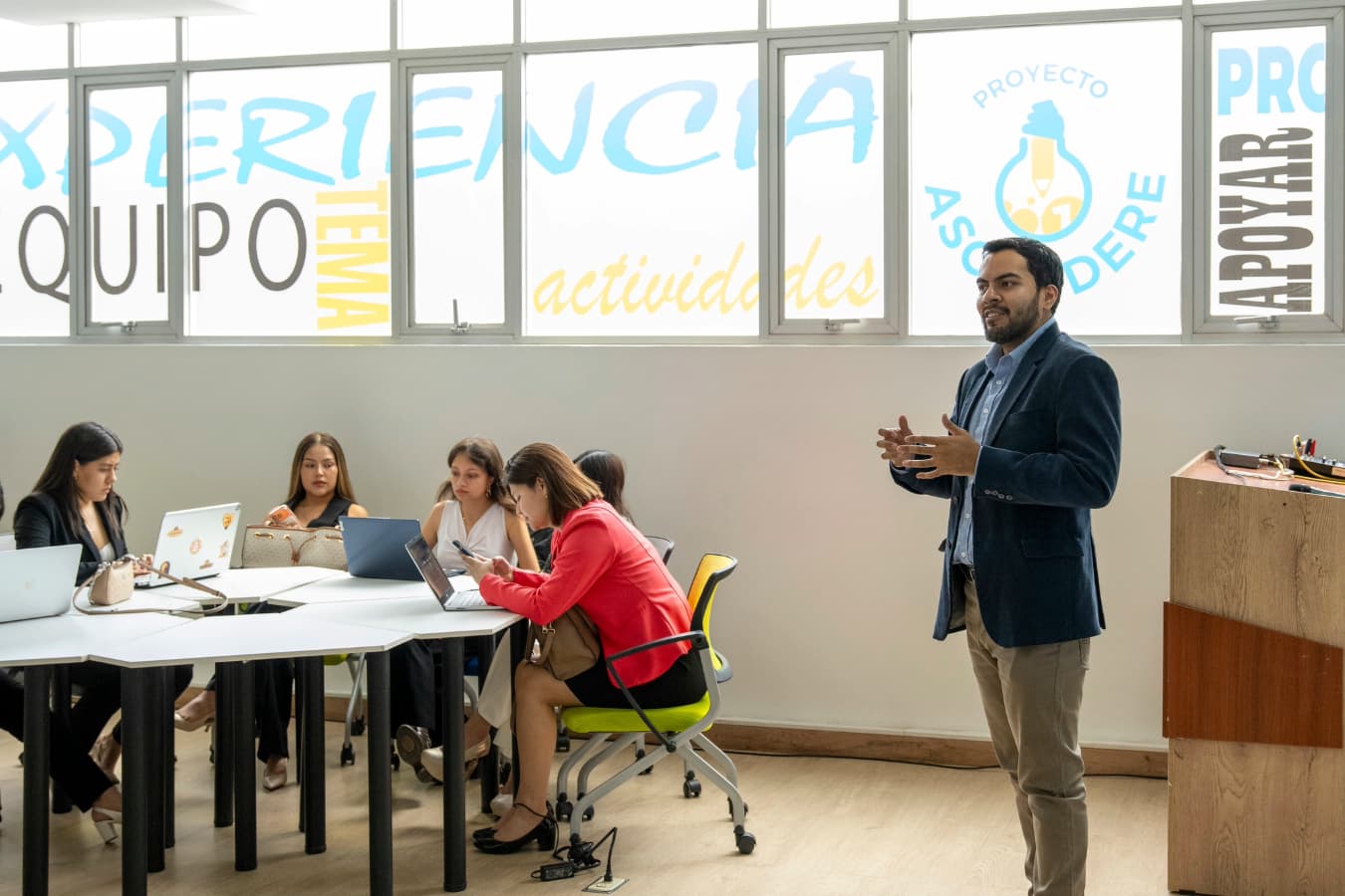Innovación para el futuro del sector empresarial en la Expo Semestre Ascendere