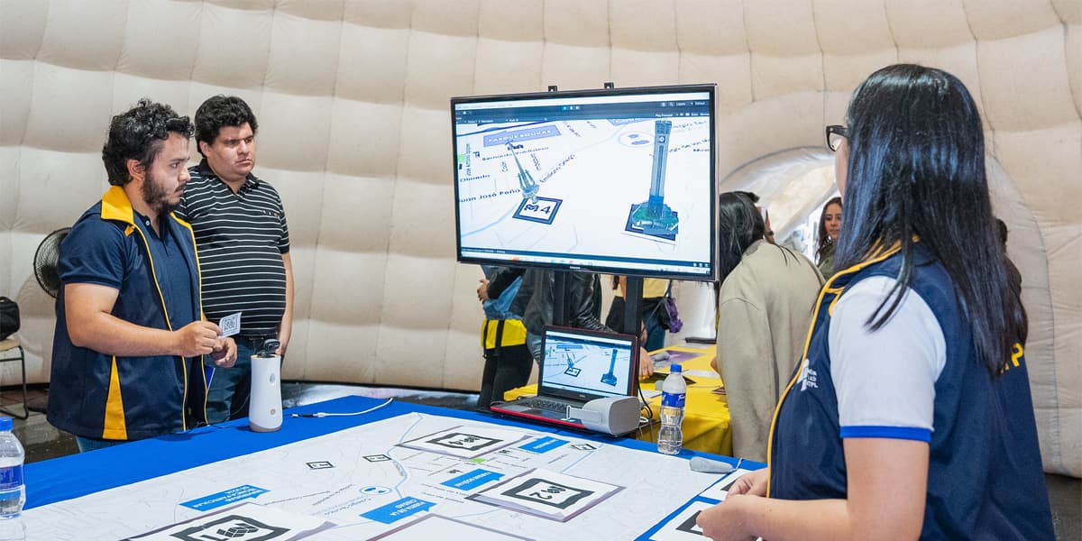Docentes de la carrera de comunicación participaron en el V Congreso CINCOMA