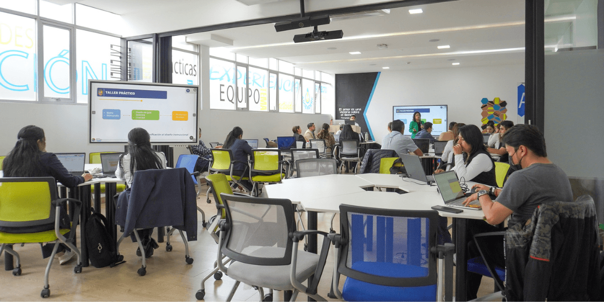 UTPL impulsa la innovación docente con su primer hackathon académico enfocado en inteligencia artificial