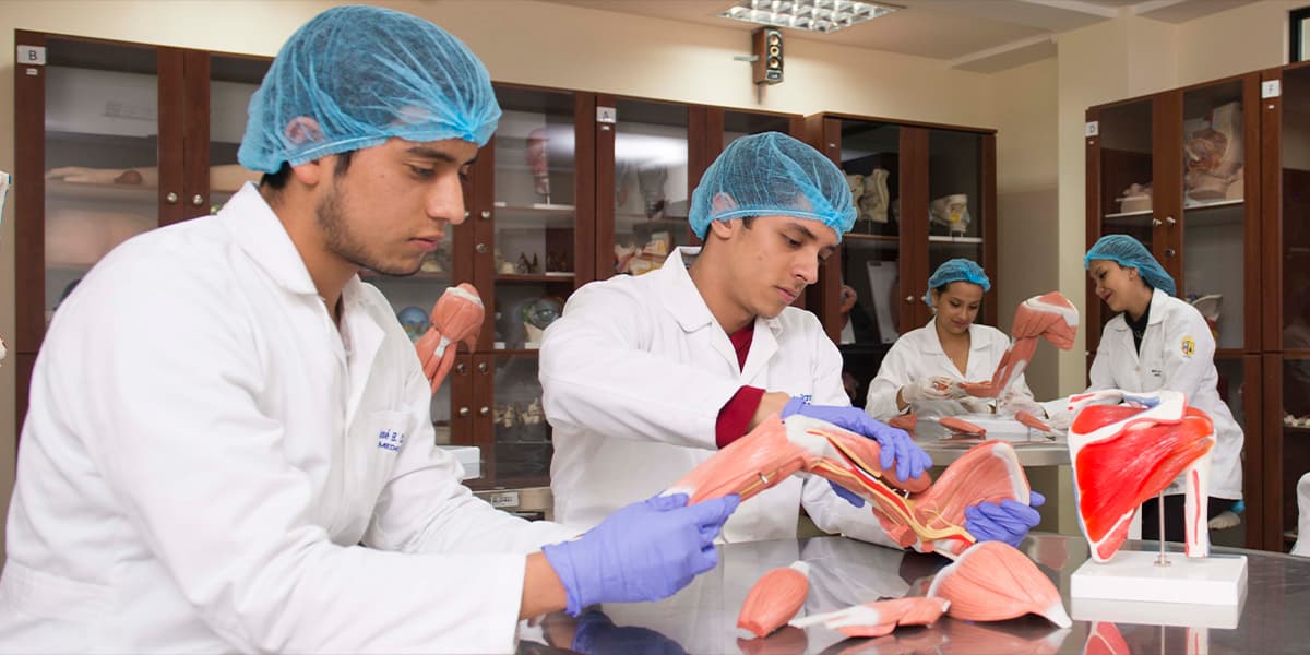 Los laboratorios especializados son un motor de innovación e investigación en la educación presencial
