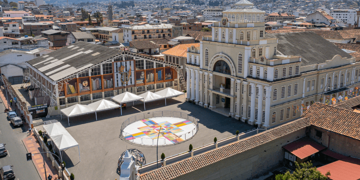 UTPL contribuye al Festival de las Artes Vivas equipando la Plaza de la Cultura de Loja