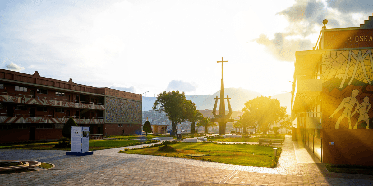 UTPL 53 años transformando la educación a través del conocimiento