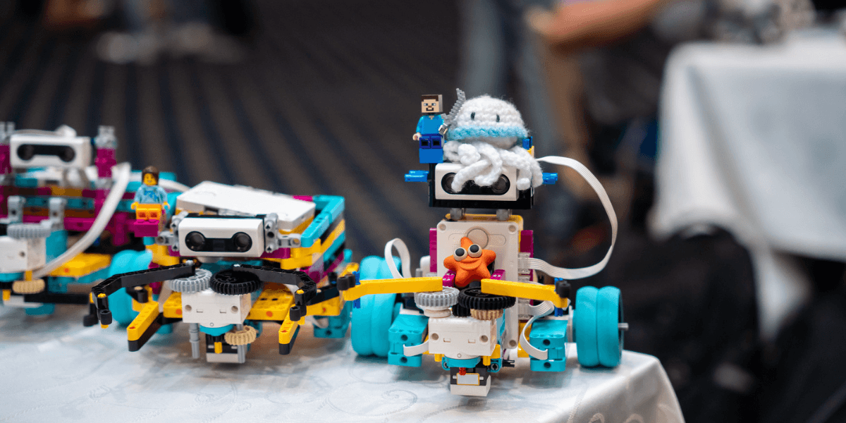 Robots, ciencia e innovación tecnológica en Ecuador para celebrar el primer FIRST LEGO League Challenge