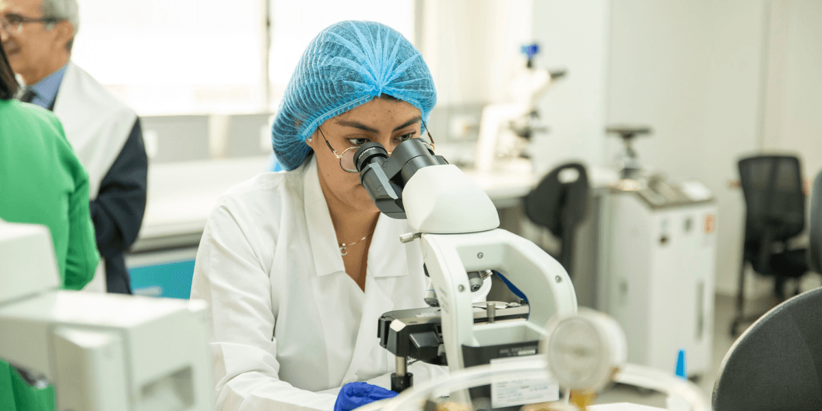 La innovación en los laboratorios de Ciencias de la Salud garantiza una educación integral y práctica para estudiar en modalidad presencial