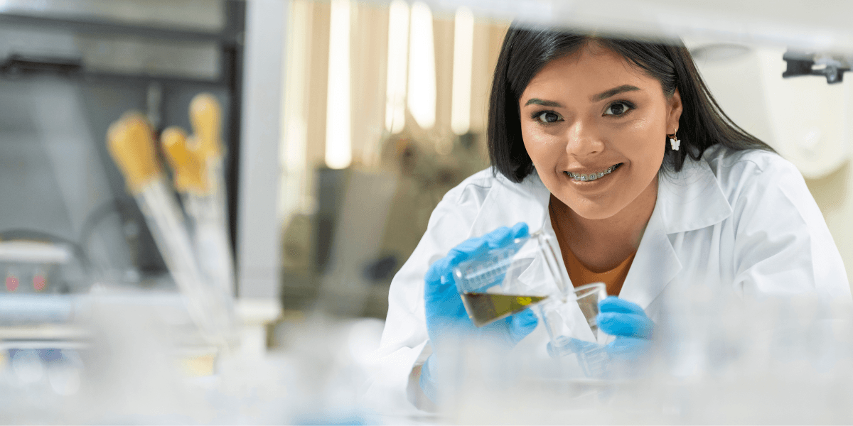 Ecuador impulsa el talento femenino en ciencia con premio internacional que abre puertas globales