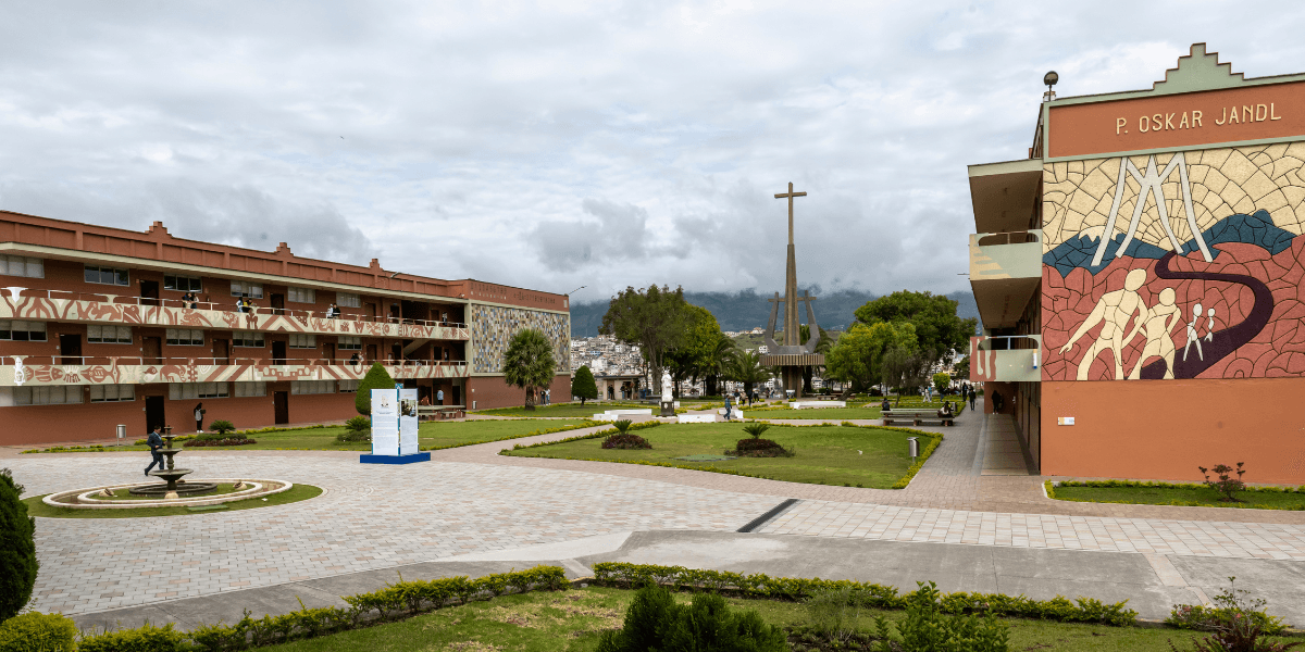 UTPL encaminada en potenciar una educación global