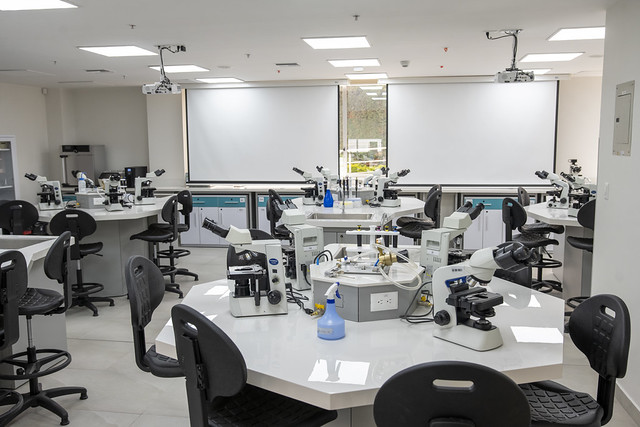 UTPL inaugura 14 modernos laboratorios para la formación de profesionales en la salud