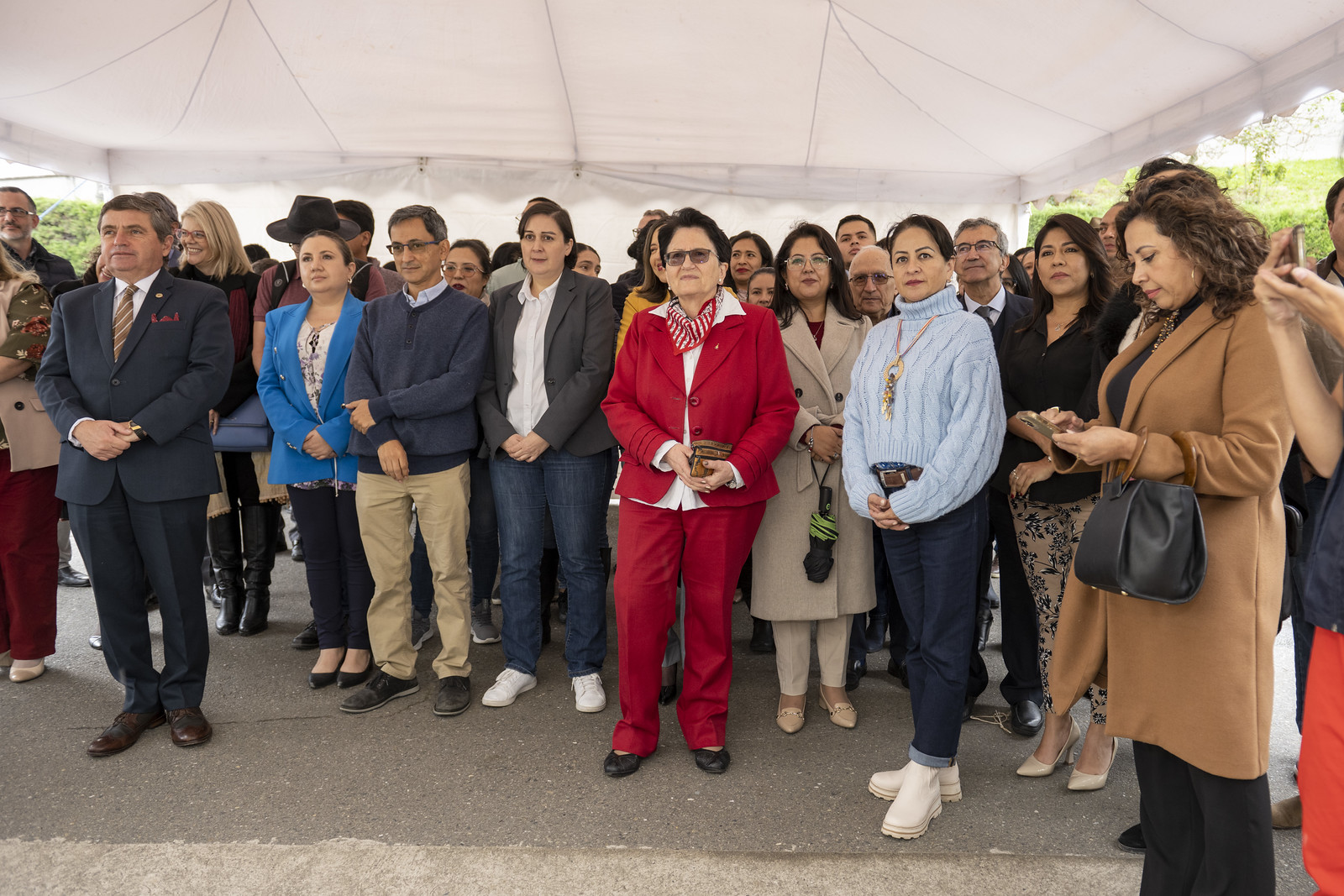Develación placa en homenaje a Mons. Luis Miguel Romero