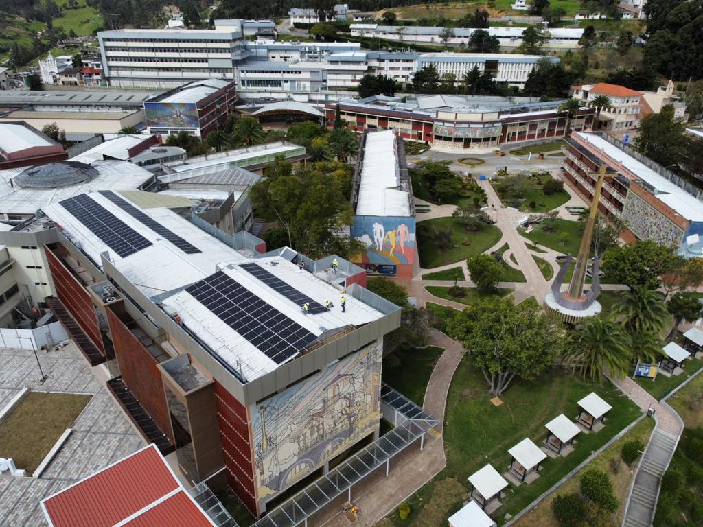 Ubicación de paneles solares en Edificio 7 del campus UTPL