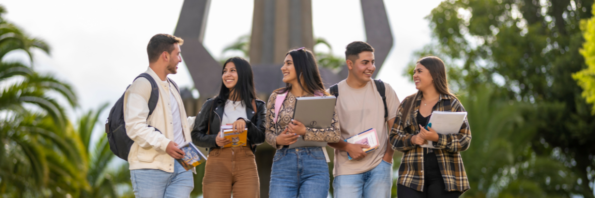 Estudiantes en el campus UTPL