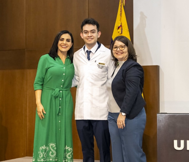 Imposición de mandiles a internos rotativos de la carrera de Nutrición y Dietética – Cohorte mayo 2025 / abril 2026