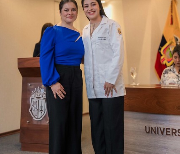 Imposición de mandiles a estudiantes de la carrera de Psicología Clínica