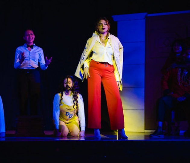 Obra de Teatro Los unos vs los otros Obra de Teatro Los unos vs los otros