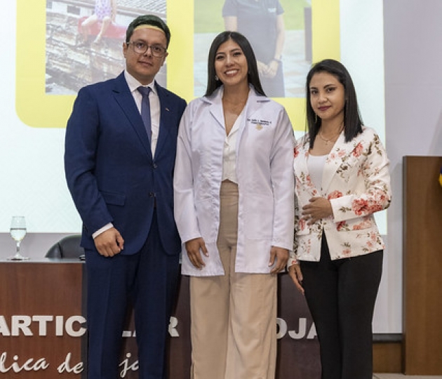 Imposición de mandiles a estudiantes de Fisioterapia