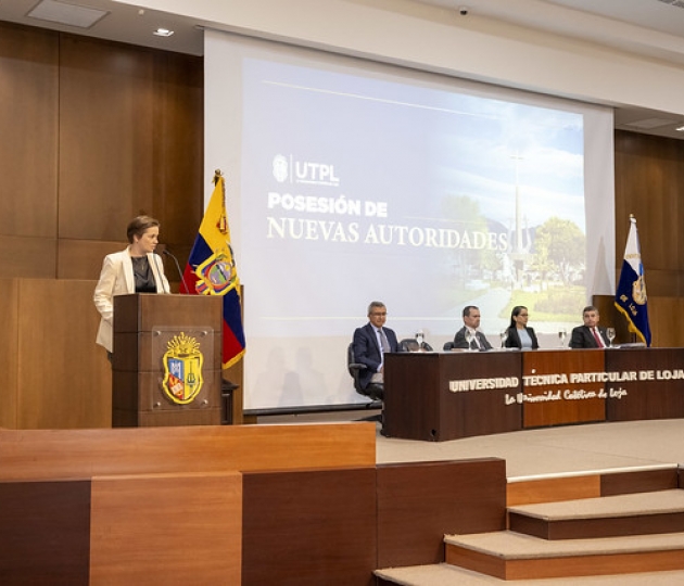 Posesión de nuevas autoridades académicas y ejecutivas