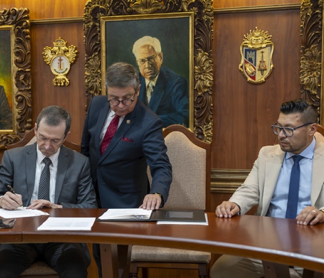 Posesión de autoridades académicas y ejecutivas