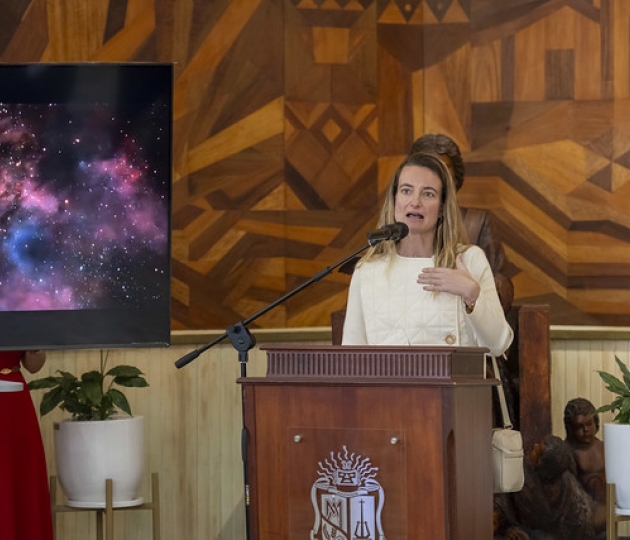 Conversatorio e inauguración de la exposición “Astrónomas” en UTPL
