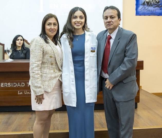 Imposición de mandiles a estudiantes de Nutrición y Dietética