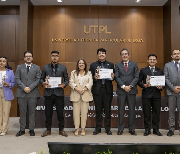 Ceremonia de entrega de certificaciones e insignias | Derecho UTPL