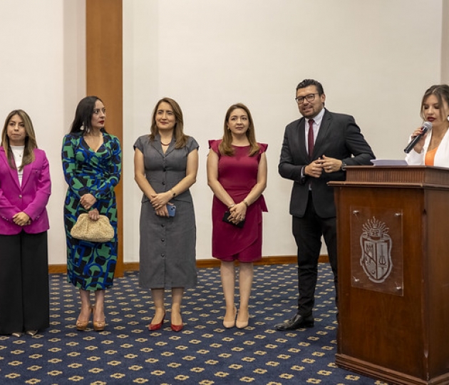 UTPL Escuela de Negocios reconoció el esfuerzo, dedicación y excelencia académica de sus mejores egresados.