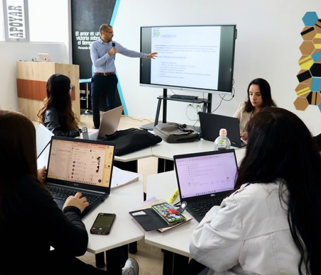 Curso de formación docente: Diseño de proyectos de innovación y su divulgación. Uso de herramientas IA para automatización de procesos