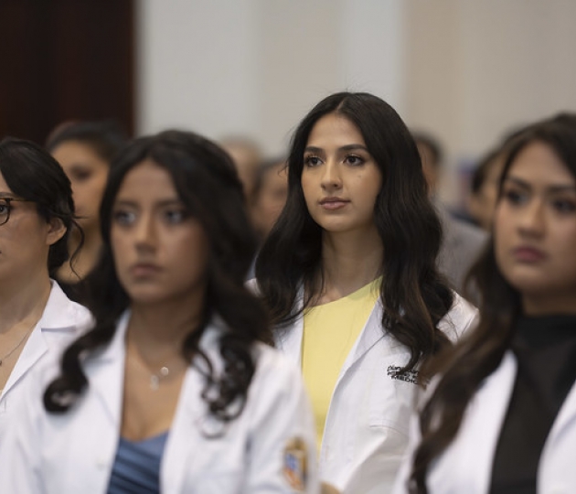 Imposición de Insignias – Carrera de Medicina