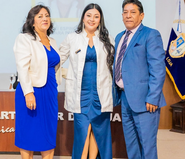 Imposición de insignias a estudiantes de Medicina