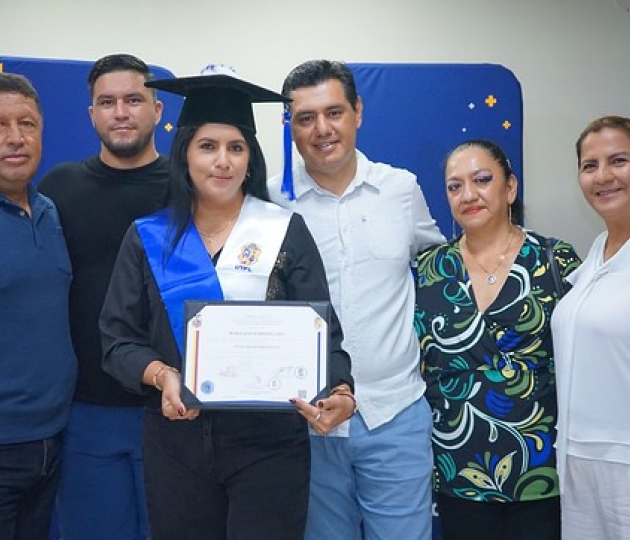 Nuevos profesionales de Galápagos recibieron su título