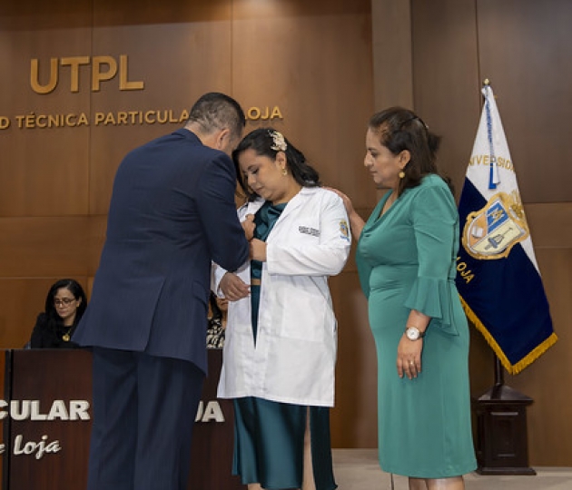 Imposición de Insignias – Carrera de Medicina