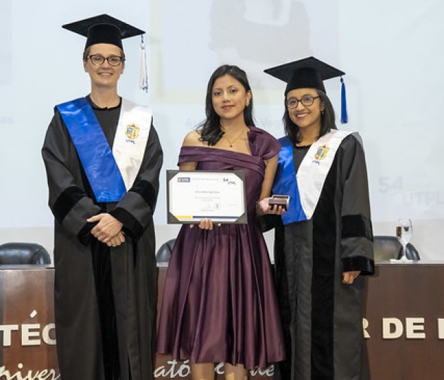 Homenaje a mejores estudiantes UTPL 2025