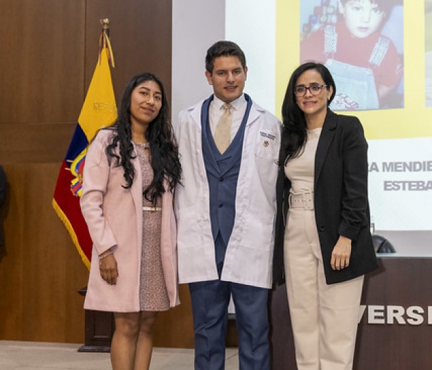 Imposición de mandiles a estudiantes de Fisioterapia