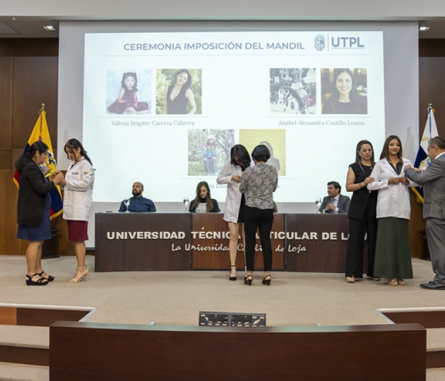 Ceremonia de imposición de mandiles a los estudiantes de 7mo ciclo de la carrera de Psicología Clínica