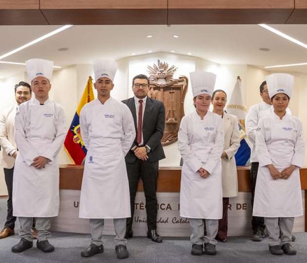 Investidura de estudiantes de primer ciclo de la carrera de Gastronomía UTPL