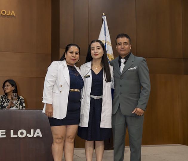 Imposición de Insignias – Carrera de Medicina