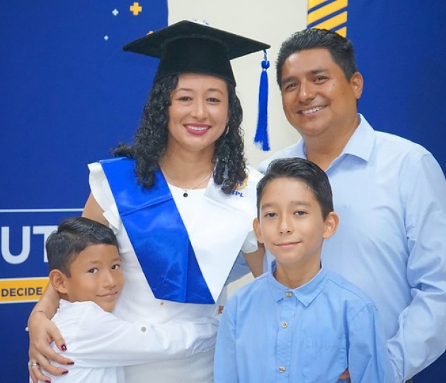 Nuevos profesionales de Galápagos recibieron su título
