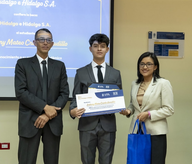 Entrega de becas Hidalgo e Hidalgo a estudiantes de la UTPL