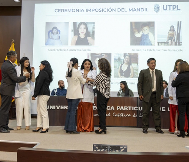 Ceremonia de imposición de mandiles a los estudiantes de 7mo ciclo de la carrera de Psicología Clínica