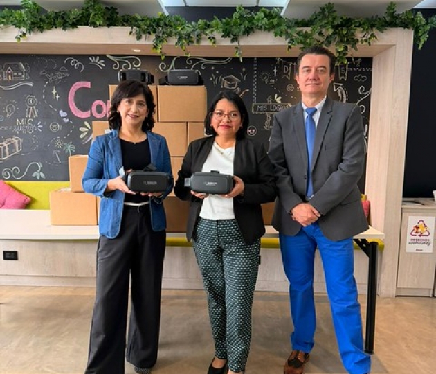 Bagó donó 60 gafas no electrónicas a la UTPL