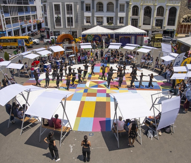 La UTPL participa en el Festival Internacional de Artes Vivas Loja con sus talentosos grupos de arte en la Plaza de la Cultura