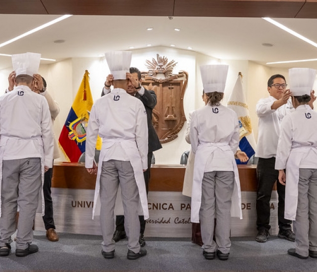 Investidura de estudiantes de primer ciclo de la carrera de Gastronomía UTPL Investidura de estudiantes de primer ciclo de la carrera de Gastronomía UTPL