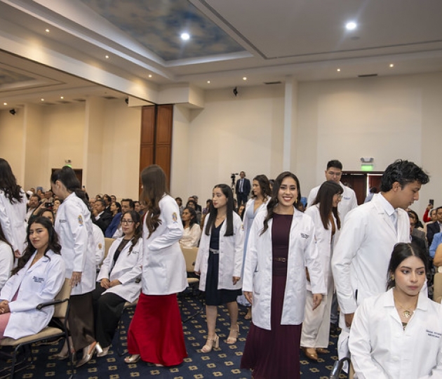 Imposición de Insignias – Carrera de Medicina