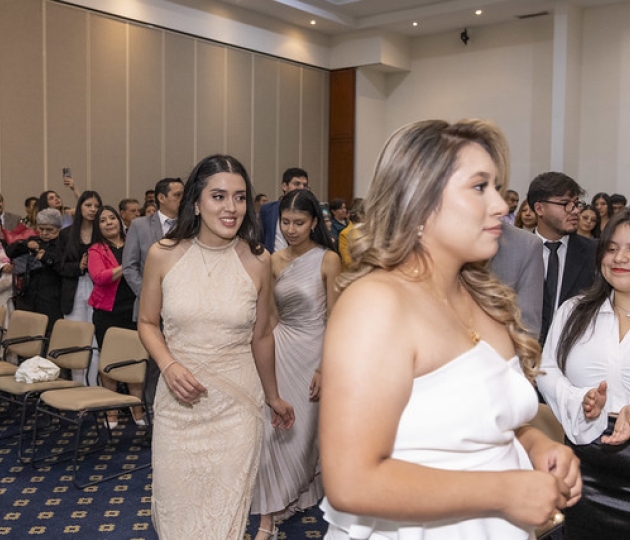 Imposición de mandiles a estudiantes de Fisioterapia