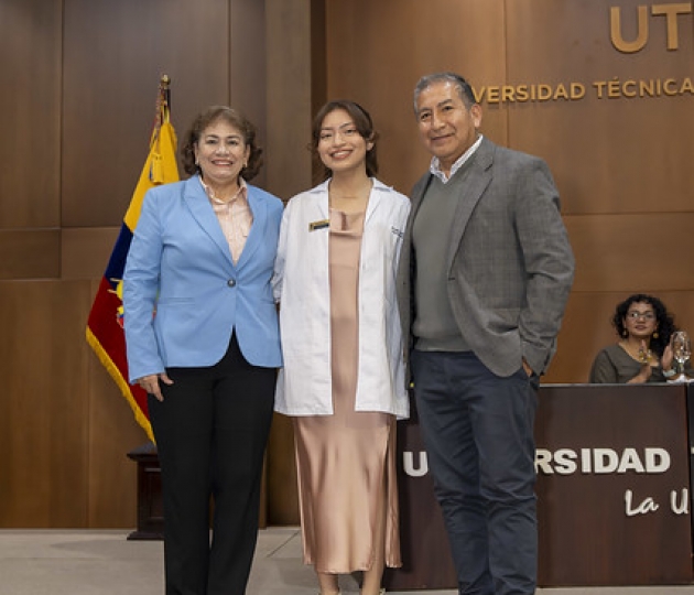 Imposición de Insignias – Carrera de Medicina