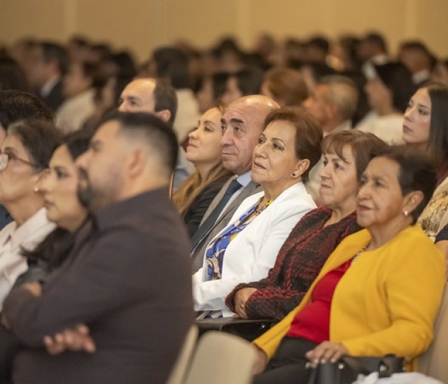 Imposición de mandiles a internos rotativos de la carrera de Nutrición y Dietética – Cohorte mayo 2025 / abril 2026 Imposición de mandiles a internos rotativos de la carrera de Nutrición y Dietética – Cohorte mayo 2025 / abril 2026