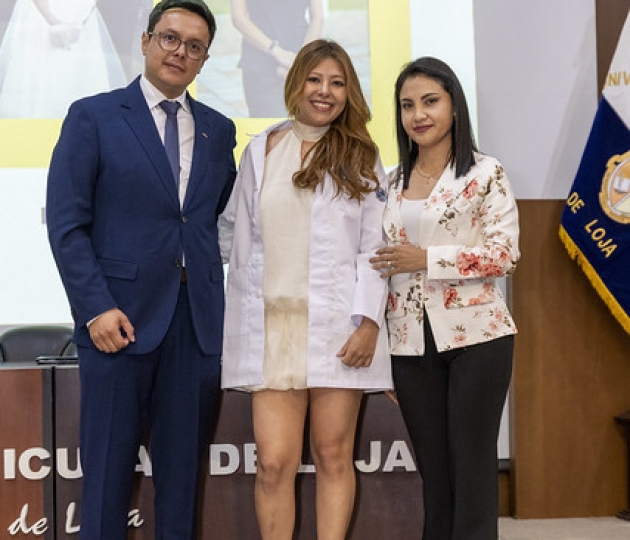 Imposición de mandiles a estudiantes de Fisioterapia