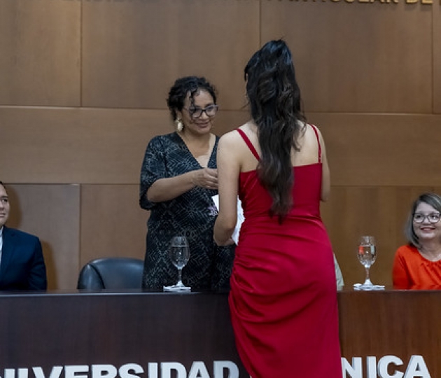 Imposición de mandiles a los estudiantes de Medicina