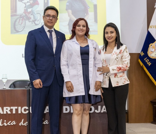 Imposición de mandiles a estudiantes de Fisioterapia